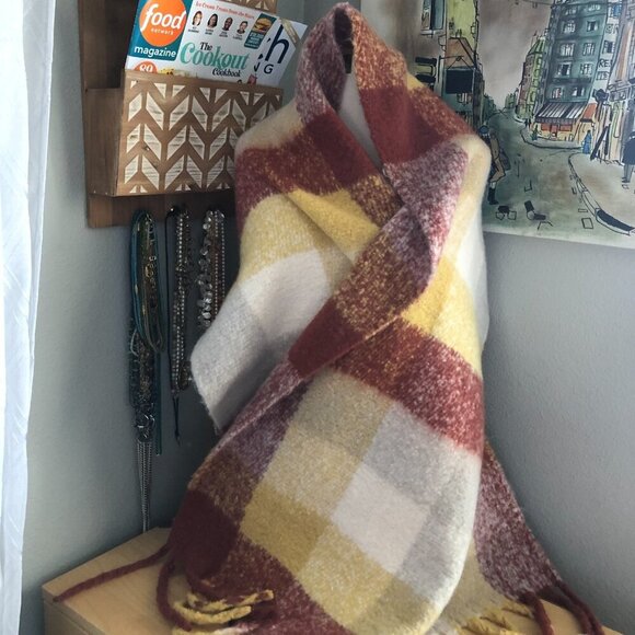 Steve Madden Shawl Scarf Womens Ivory Orange Muffler Blanket Wrap Fringe NWTs - Picture 2 of 5